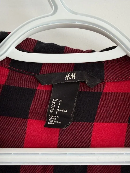 H&M Men’s Red and Black Buffalo Plaid Button-Down Shirt - Picture 4 of 4